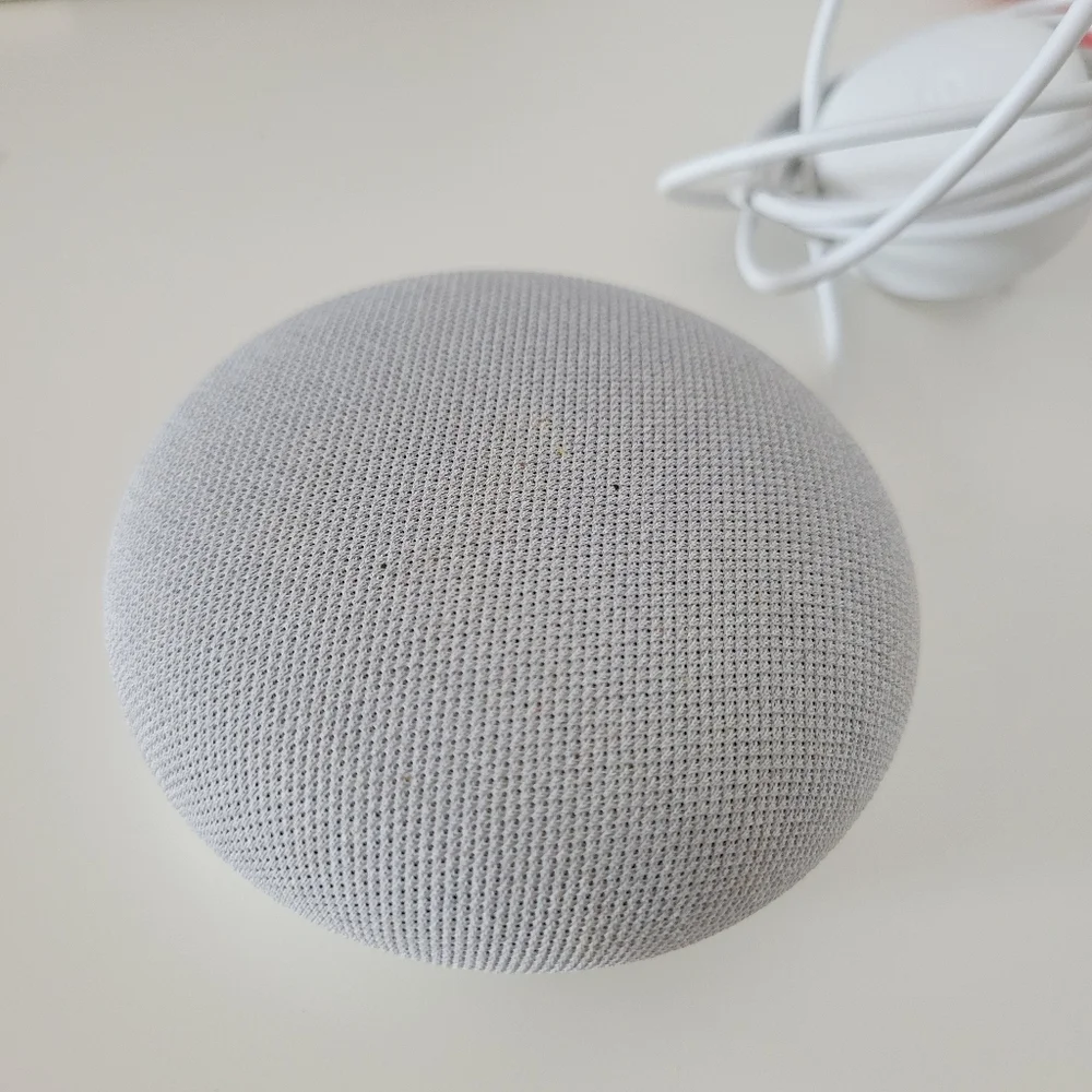 Google Home Mini - Picture 2 of 3